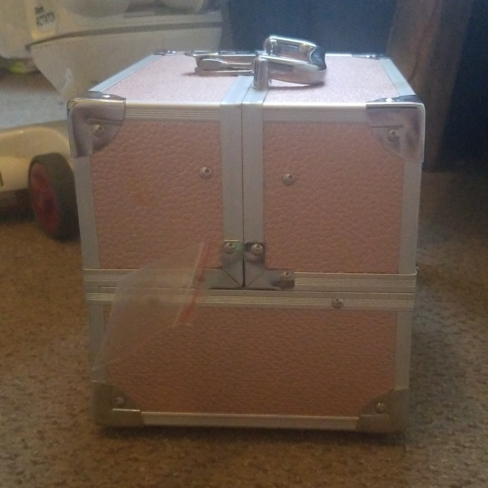 Makeup box - Picture 2 of 4